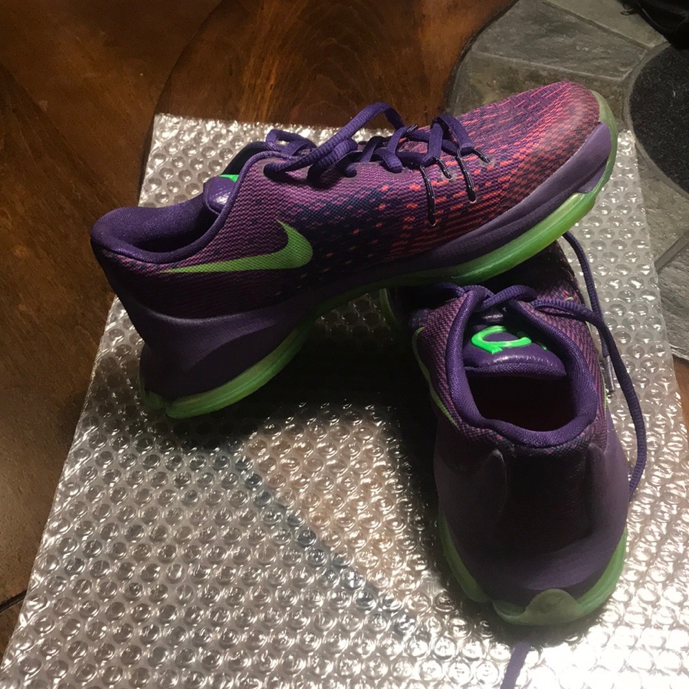 Athletic shoes